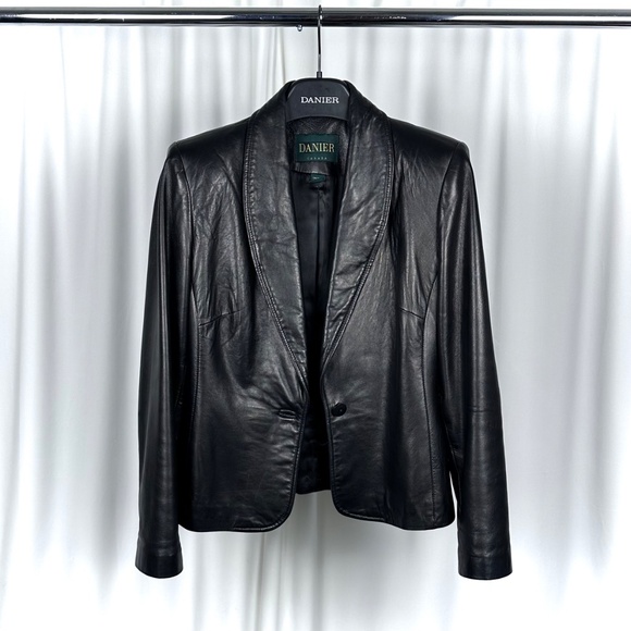 Vintage 1990’s Danier Leather Short Blazer in Soft Black Lambskin - S/M - Picture 9 of 11